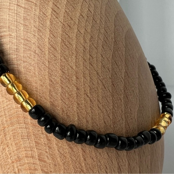 HAND CRAFTED Stretch Beaded Black and Gold Anklet 8.75” - Picture 6 of 12